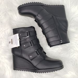 khombu wedge boots